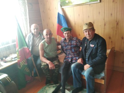 В Дрожжановском районе РТ поздравили воина-афганца с Днём пограничных войск