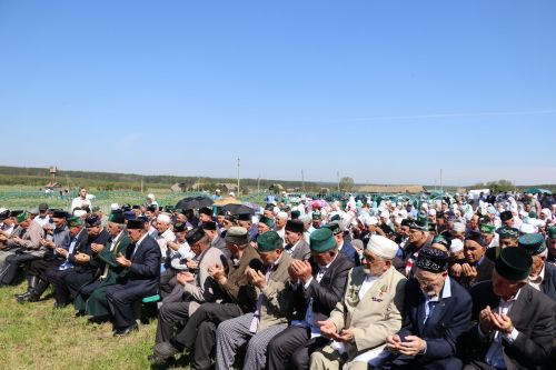 Мусульмане посетили могилу Кадыкай Абыз-бабай в Дрожжановском районе РТ