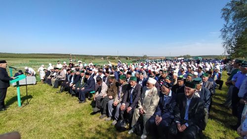 Мусульмане посетили могилу Кадыкай Абыз-бабай в Дрожжановском районе РТ