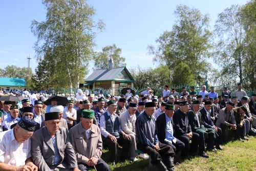 Мусульмане посетили могилу Кадыкай Абыз-бабай в Дрожжановском районе РТ