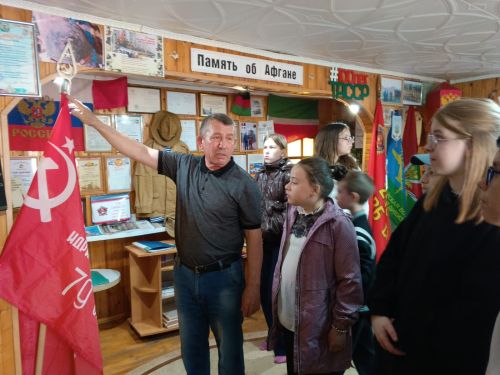 Воспитанники приюта «Тёплый дом» посетили музей Виктора Петухова в селе Старое Дрожжаное