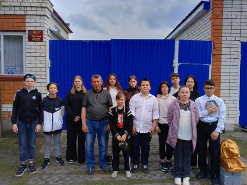 Воспитанники приюта «Тёплый дом» посетили музей Виктора Петухова в селе Старое Дрожжаное