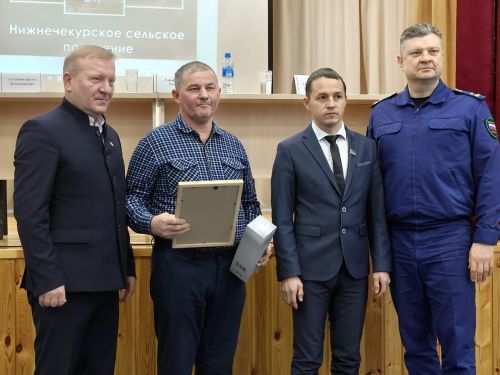 Обсуждение важных вопросов, награждения: в Дрожжановском районе проходят сходы граждан