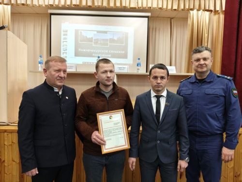 Обсуждение важных вопросов, награждения: в Дрожжановском районе проходят сходы граждан