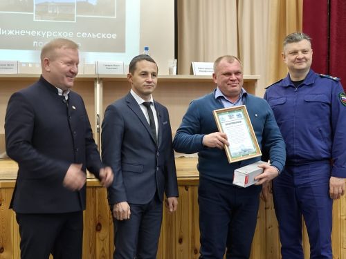 Обсуждение важных вопросов, награждения: в Дрожжановском районе проходят сходы граждан