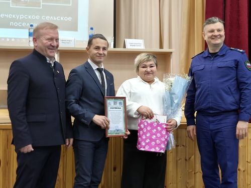Обсуждение важных вопросов, награждения: в Дрожжановском районе проходят сходы граждан