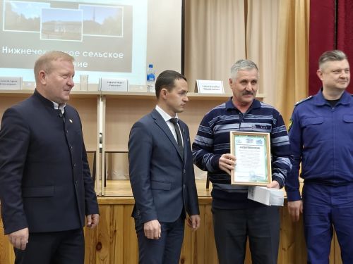 Обсуждение важных вопросов, награждения: в Дрожжановском районе проходят сходы граждан