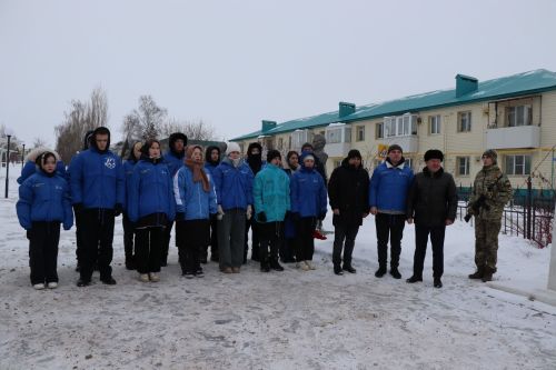 В Дрожжаном к бюсту легендарного земляка Петра Дементьева возложили цветы