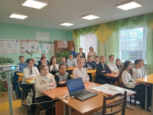 Ведущий специалист-инспектор по профилактике правонарушений провела встречу со студентами и учащимися школ
