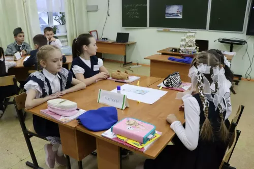 В Дрожжаном определили «Учителя года России 2025-2026 учебного года» и «Лучшего учителя татарского языка и литературы»