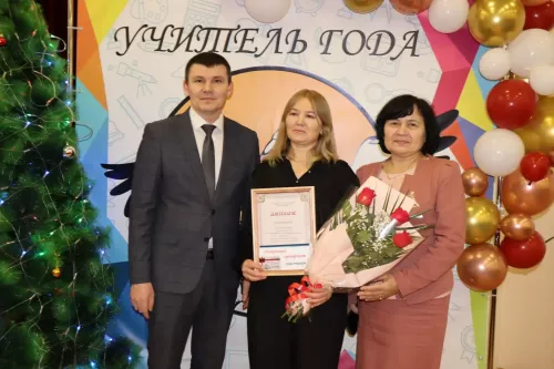 В Дрожжаном определили «Учителя года России 2025-2026 учебного года» и «Лучшего учителя татарского языка и литературы»