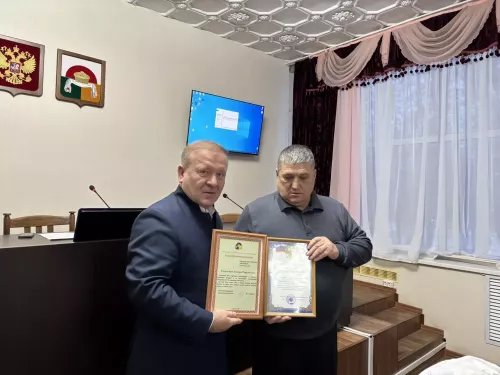 На деловом понедельнике глава района наградил дрожжановцев