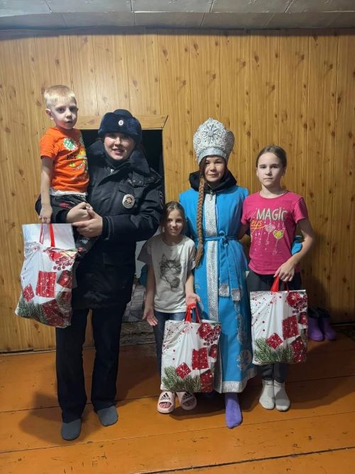 В Дрожжановском районе РТ проходит добрая предновогодняя акция «Полицейский Дед Мороз»