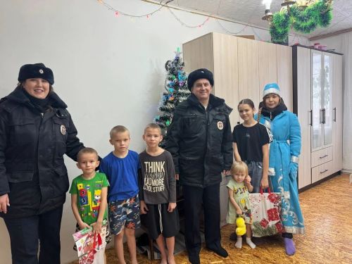 В Дрожжановском районе РТ проходит добрая предновогодняя акция «Полицейский Дед Мороз»