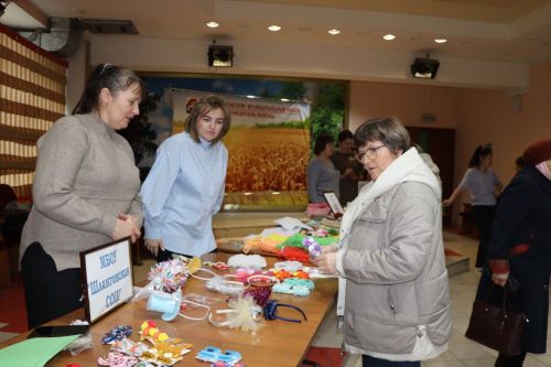 В Дрожжановском районе прошла выставка-продажа поделок людей с ОВЗ