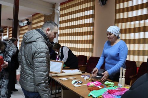 В Дрожжановском районе прошла выставка-продажа поделок людей с ОВЗ