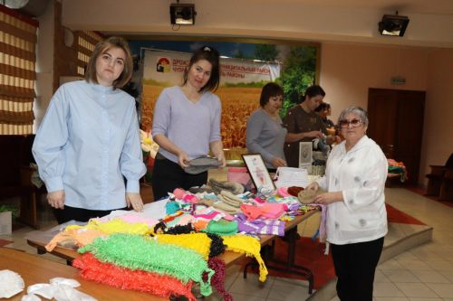 В Дрожжановском районе прошла выставка-продажа поделок людей с ОВЗ
