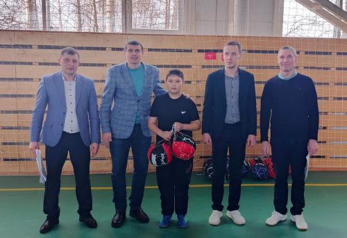 В Дрожжаном прошел муниципальный этап Чемпионата школьной волейбольной лиги среди команд юношей