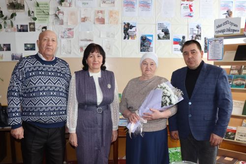 Мунчәли авылында яшәүче Тәскирә Идиятуллинаны юбилее белән котладылар