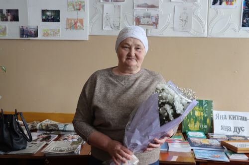 Мунчәли авылында яшәүче Тәскирә Идиятуллинаны юбилее белән котладылар