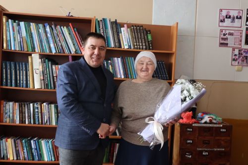 Мунчәли авылында яшәүче Тәскирә Идиятуллинаны юбилее белән котладылар