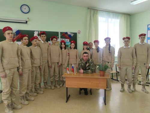 В Стародрожжановской СОШ №1 была организована встреча с участником СВО