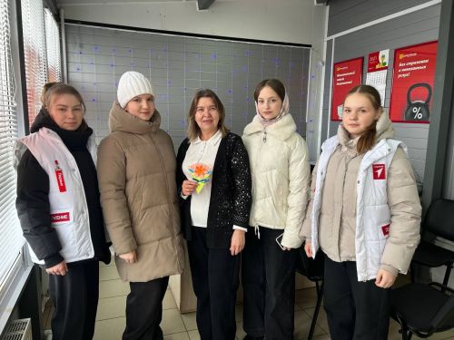 Активисты «Движения Первых» Дрожжановского района поздравили матерей участников СВО с наступающим 8 марта