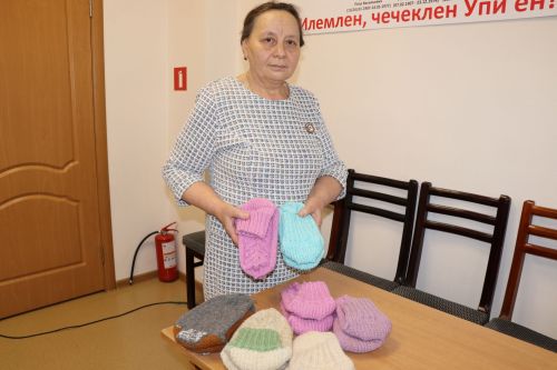 Яңа Уби авылында яшәүче Ирина Краснова  махсус хәрби операциядәгеләргә кул эшләре белән булыша