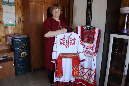 Чүпрәледән Ираида Петровна —нәкыш, милли бизәкләр төшерү белән шөгыльләнә