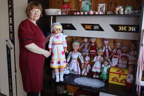 Чүпрәледән Ираида Петровна —нәкыш, милли бизәкләр төшерү белән шөгыльләнә