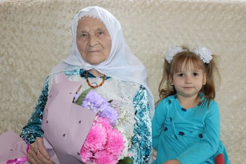 Иске Шәйморза авылының өлкәне Мөшфикә Камалова юбилеен билгеләде