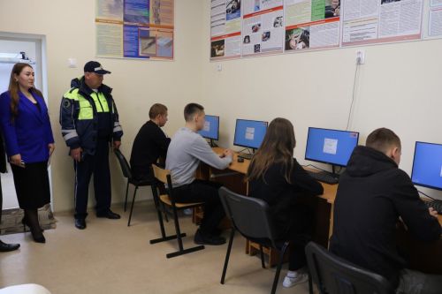 В Дрожжановском техникуме прошел конкурс по автомногоборью среди студентов