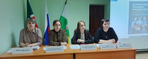 В Дрожжановском техникуме отраслевых технологий прошел фестиваль профессий и ярмарка вакансий