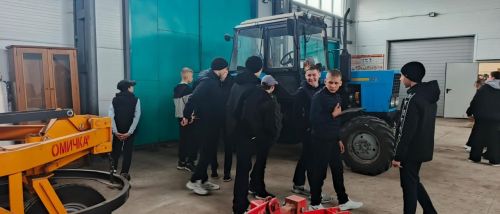 В Дрожжановском техникуме отраслевых технологий прошел фестиваль профессий и ярмарка вакансий