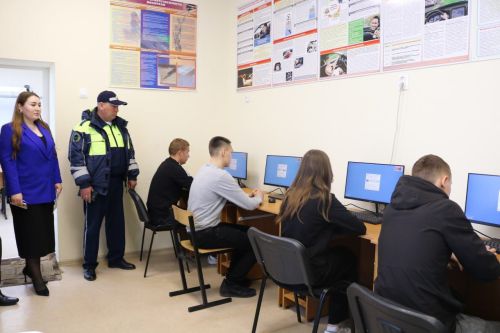 В Дрожжановском техникуме прошел конкурс по автомногоборью среди студентов