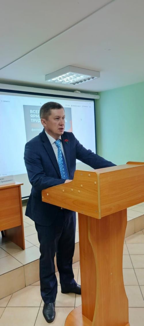 В Дрожжановском техникуме отраслевых технологий прошел фестиваль профессий и ярмарка вакансий