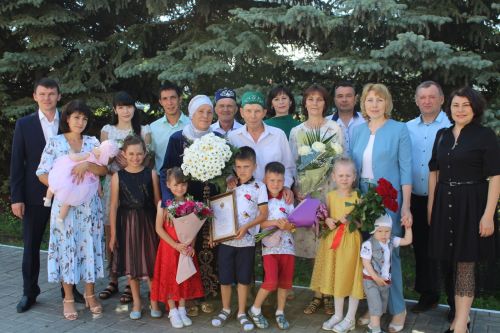 Иске Чокалы авылында яшәүче Гөлсирә ханым Хәлиулловага 75 яшь тулды