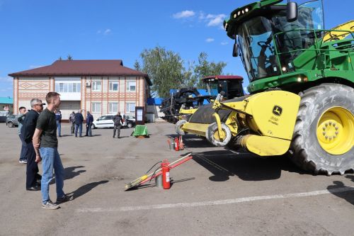 В Дрожжановском районе РТ проверили готовность кормозаготовительной техники