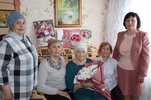 50 лет у доски. 80 лет мудрости: в Дрожжановском районе учитель математики Зоя Абязова отметила юбилей
