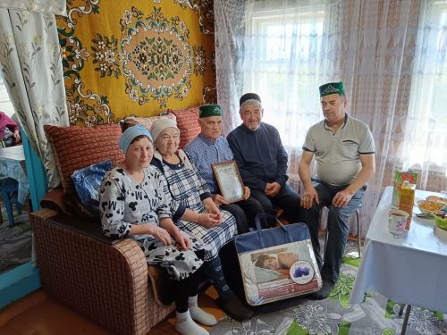 Шланга авылында яшәүче имам-хатыйб Иршат Айзятов 85 яшьлек юбилеен билгеләп үтә