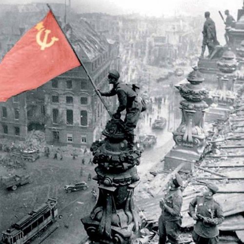Хĕрлĕ ялав — чыс та мухтав!
