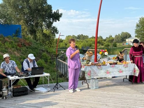 «В гостях у самовара»: пенсионеры Дрожжановского района устроили душевные посиделки