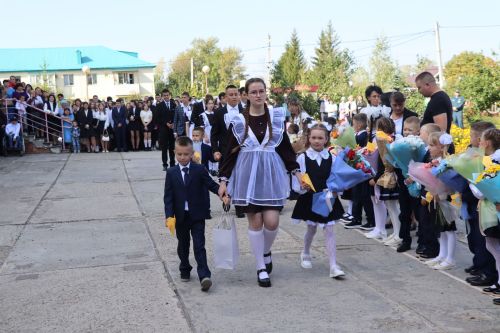 В Стародрожжановской школе №1 прозвенел первый звонок