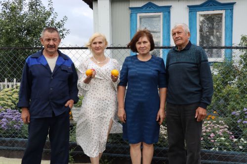 Супруги Егоровы из Дрожжановского района РТ превратили родительский дом в цветущий сад
