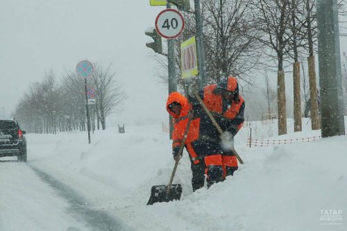 Кто отвечает за уборку снега во дворе и на улице? Объясняет Госжилинспекция