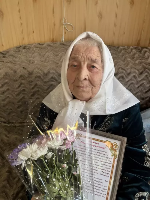 Чүпрәледә Рәисә Кәримулла кызы Гаянованы 90 яшьлек юбилее белән котладылар