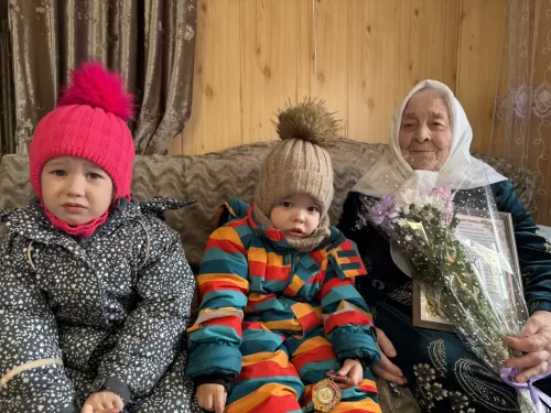 Чүпрәледә Рәисә Кәримулла кызы Гаянованы 90 яшьлек юбилее белән котладылар