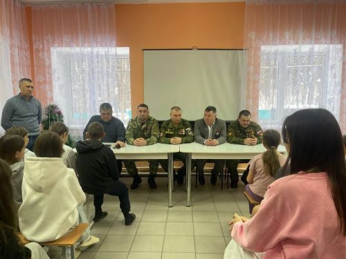 Патриотическую встречу ветераны боевых действий провели с молодежью в лагере «Чайка» Дрожжановского района