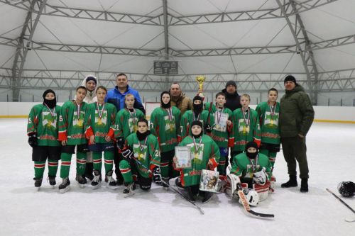 В Дрожжаном прошёл турнир по хоккею с шайбой среди юношей на призы клуба «Золотая шайба»