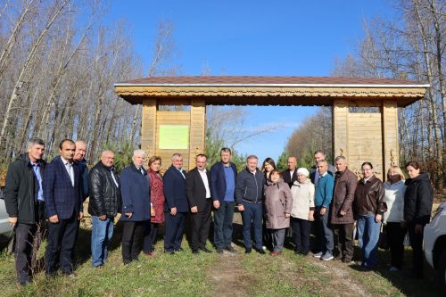 Главы сельских поселений Дрожжановского района посадили туи в рамках акции «Сохраним лес»